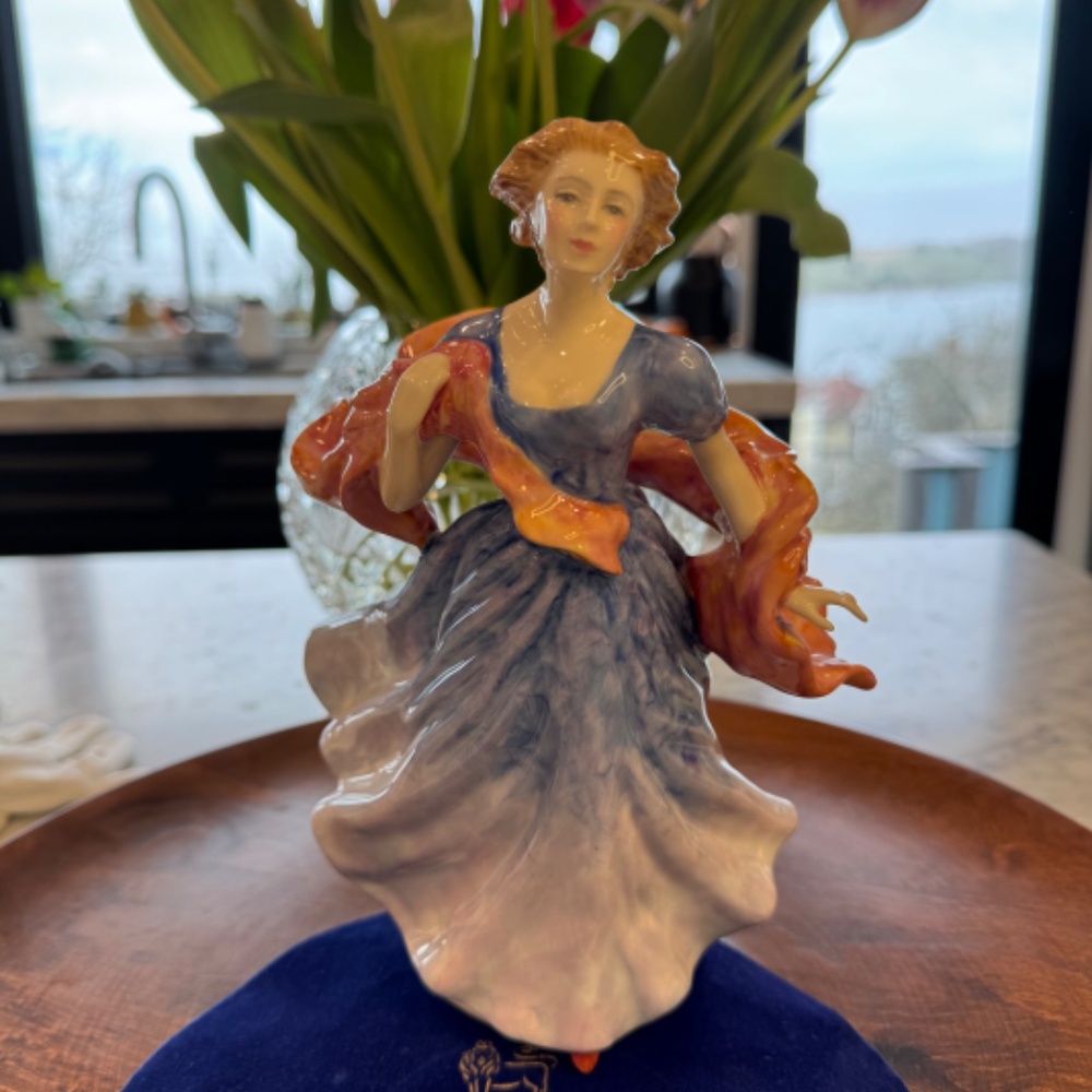 Royal Doulton Figurine "Morning Breeze" HN 3313.